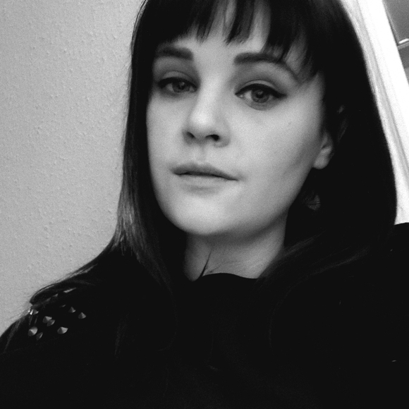 Meet your Posher, Kay - Picture 2 of 5